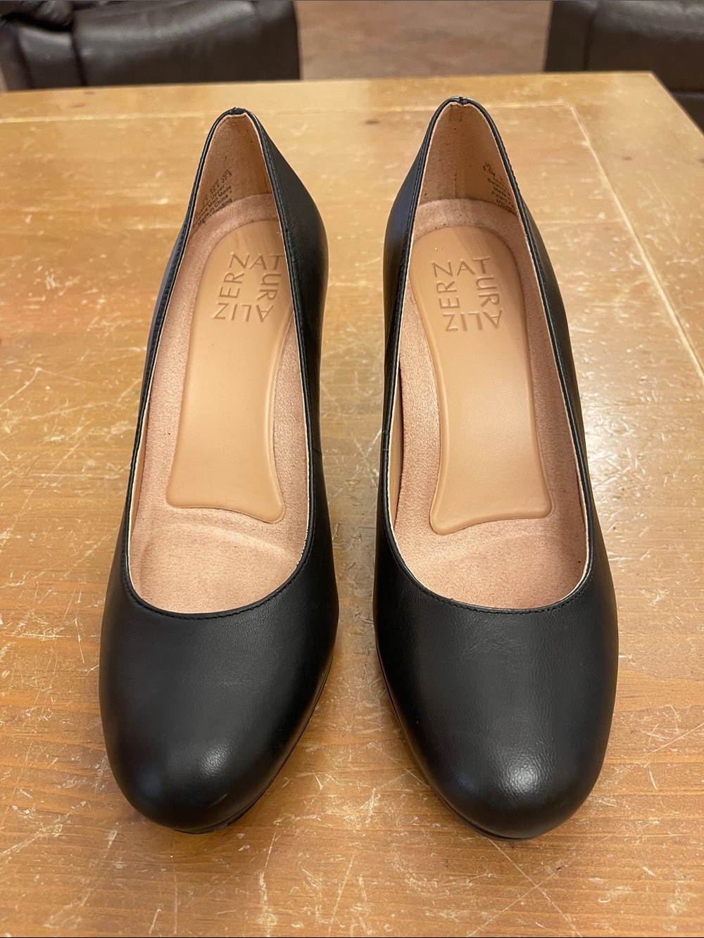 Naturalizer Black Leather Rounded Toe Pumps